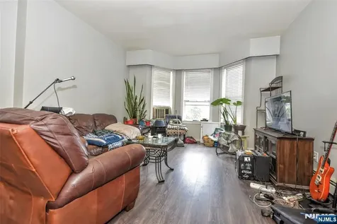 557 Hudson Avenue Weehawken NJ 07086