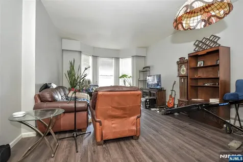 557 Hudson Avenue Weehawken NJ 07086