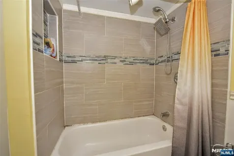 557 Hudson Avenue Weehawken NJ 07086