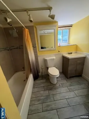 557 Hudson Avenue Weehawken NJ 07086