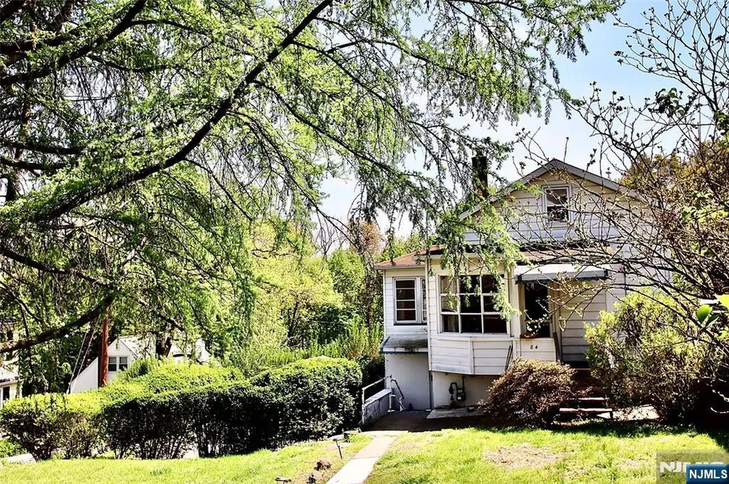 84 12th Street Hawthorne NJ 07506
