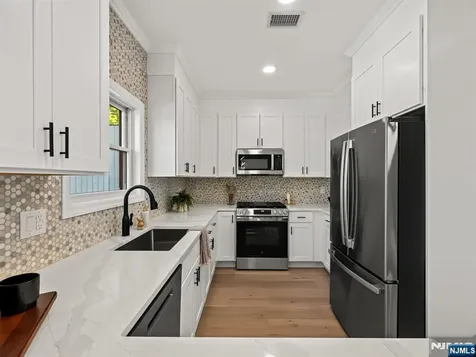 432 Jefferson Street Carlstadt NJ 07072