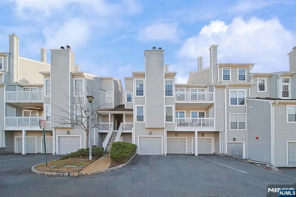 33 Markham Circle Englewood NJ 07631