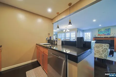 33 Markham Circle Englewood NJ 07631