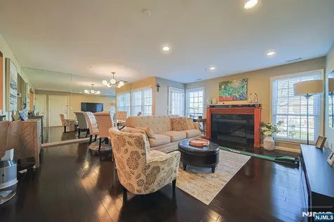 33 Markham Circle Englewood NJ 07631
