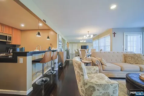 33 Markham Circle Englewood NJ 07631