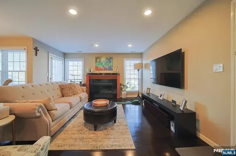 33 Markham Circle Englewood NJ 07631