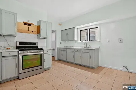 1110 Hampton Place Elizabeth NJ 07201