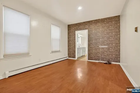 1110 Hampton Place Elizabeth NJ 07201
