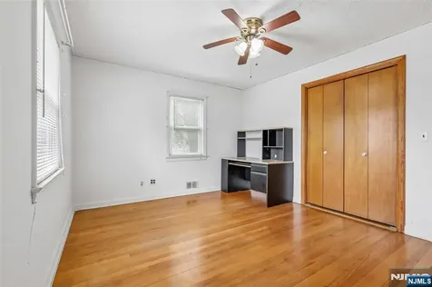 215 Henley Avenue New Milford NJ 07646