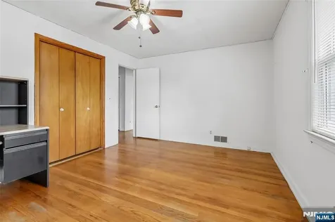215 Henley Avenue New Milford NJ 07646