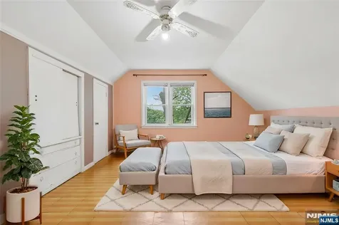 215 Henley Avenue New Milford NJ 07646