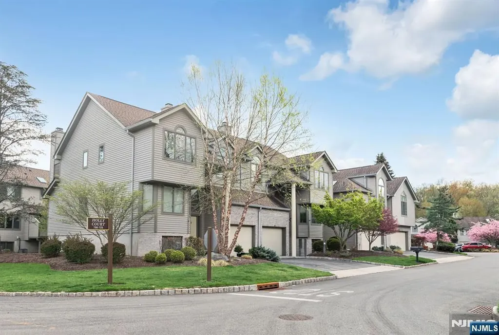 702 Holly Court Norwood NJ 07648