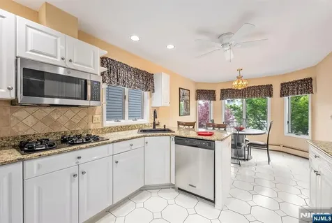 702 Holly Court Norwood NJ 07648