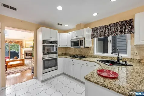 702 Holly Court Norwood NJ 07648