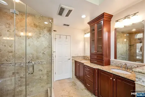 702 Holly Court Norwood NJ 07648