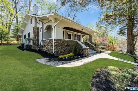 69 Broadway Park Ridge NJ 07656
