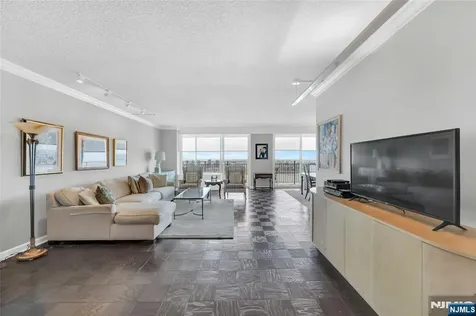 1530 Palisade Avenue Fort Lee NJ 07024
