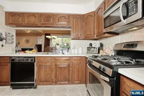 101 Quartz Lane Paterson NJ 07501