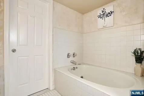 101 Quartz Lane Paterson NJ 07501