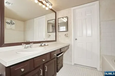101 Quartz Lane Paterson NJ 07501