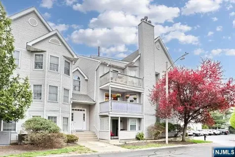 101 Quartz Lane Paterson NJ 07501