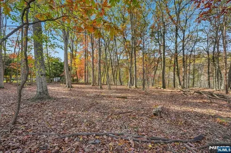 212 Seminole Lane Franklin Lakes NJ 07417