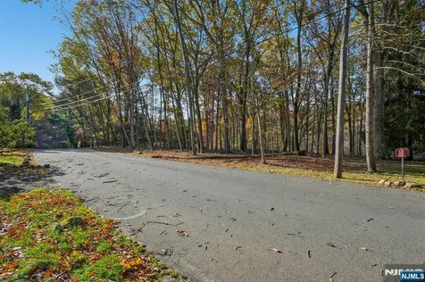 212 Seminole Lane Franklin Lakes NJ 07417