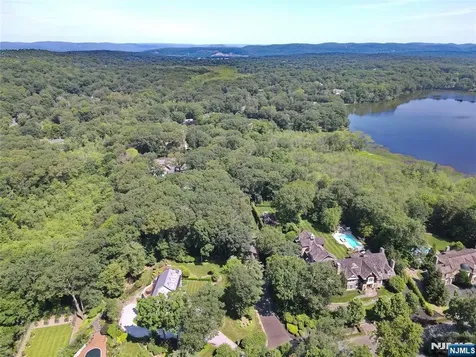 212 Seminole Lane Franklin Lakes NJ 07417