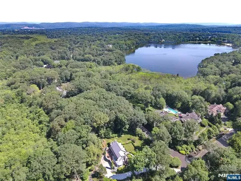 212 Seminole Lane Franklin Lakes NJ 07417