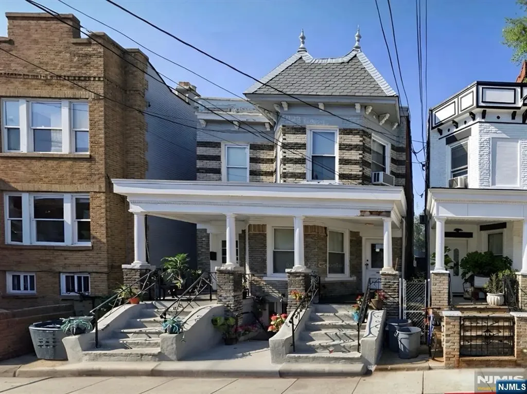 89 Liberty Place Weehawken NJ 07086