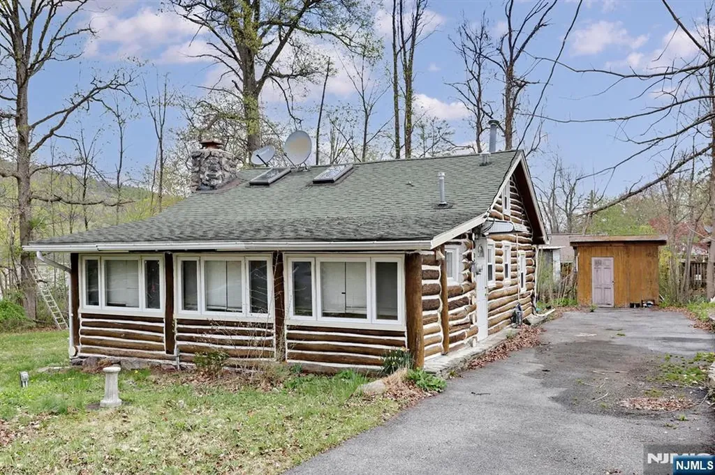 10 Echo Lane West Milford NJ 07480