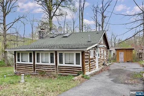 10 Echo Lane West Milford NJ 07480