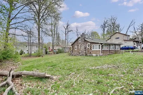 10 Echo Lane West Milford NJ 07480