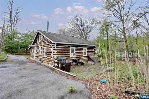 10 Echo Lane West Milford NJ 07480