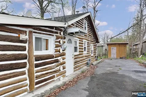 10 Echo Lane West Milford NJ 07480