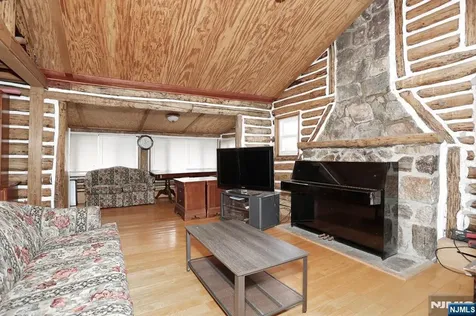 10 Echo Lane West Milford NJ 07480