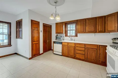 611 5th Avenue Lyndhurst NJ 07071