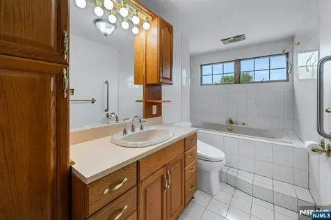 611 5th Avenue Lyndhurst NJ 07071