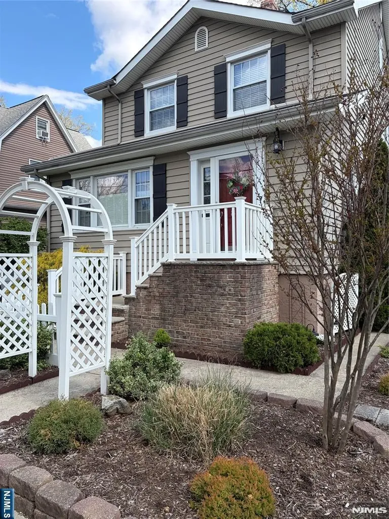 829 Elm Avenue Ridgefield NJ 07657