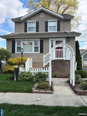 829 Elm Avenue Ridgefield NJ 07657