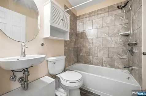 424 Hartford Drive Nutley NJ 07110