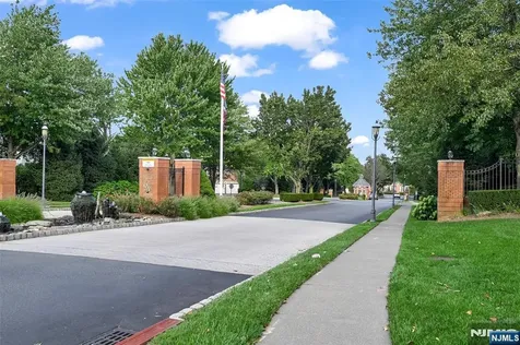424 Hartford Drive Nutley NJ 07110