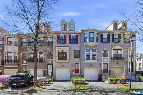 424 Hartford Drive Nutley NJ 07110