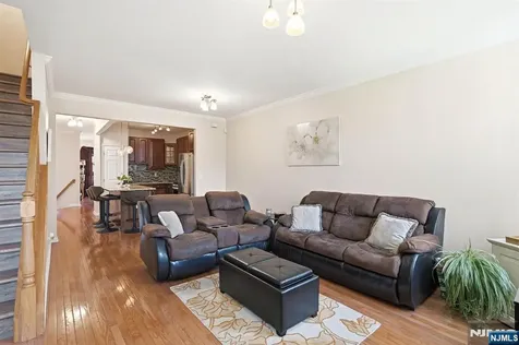 424 Hartford Drive Nutley NJ 07110