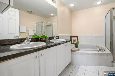 424 Hartford Drive Nutley NJ 07110