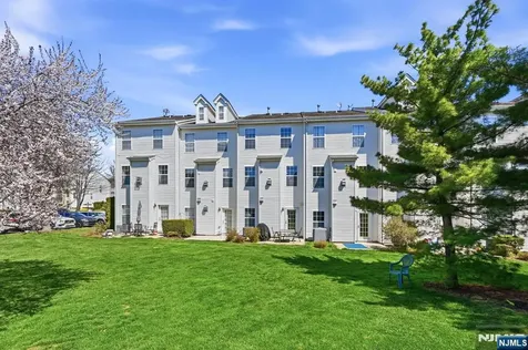 424 Hartford Drive Nutley NJ 07110