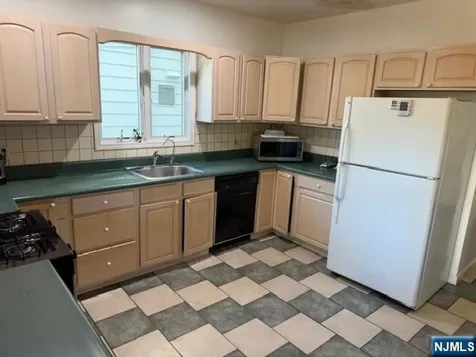 312 Centre Avenue Secaucus NJ 07094
