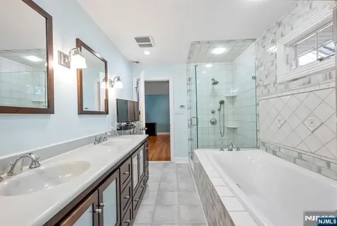 631 Montview Place River Vale NJ 07675