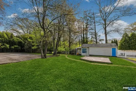 631 Montview Place River Vale NJ 07675